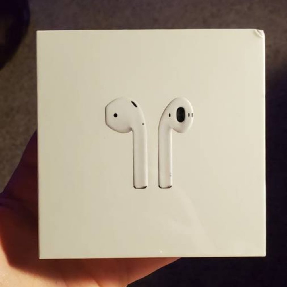 Apple Airpods with Charging Case